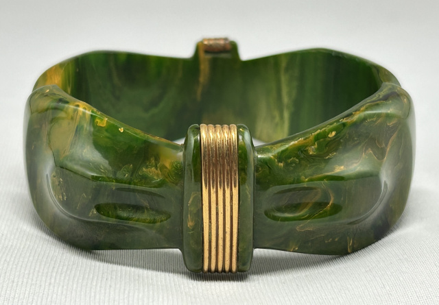 BB606 marbled spinach green bakelite bangle with brass